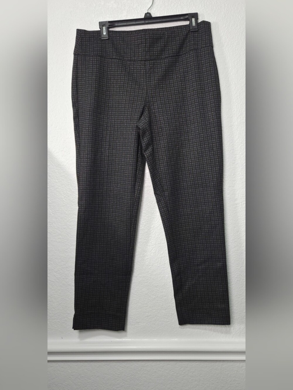 Zac & Rachel pull-on dress pants feature a classic black and gray Sz Large